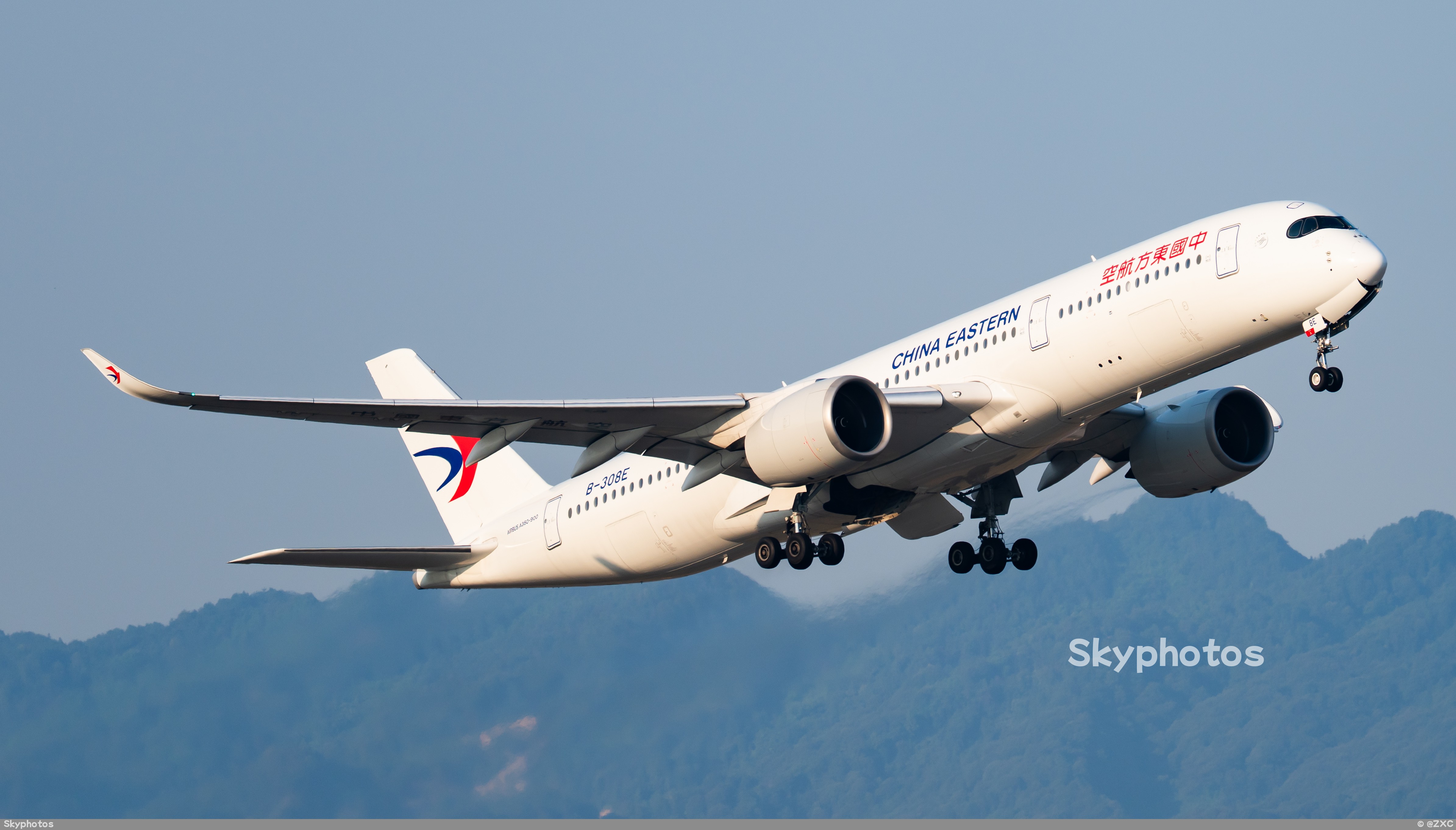 中国东方航空 A350-941 at 重庆江北国际机场
